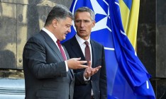 Генсек НАТО в понедельник встретится с Порошенко