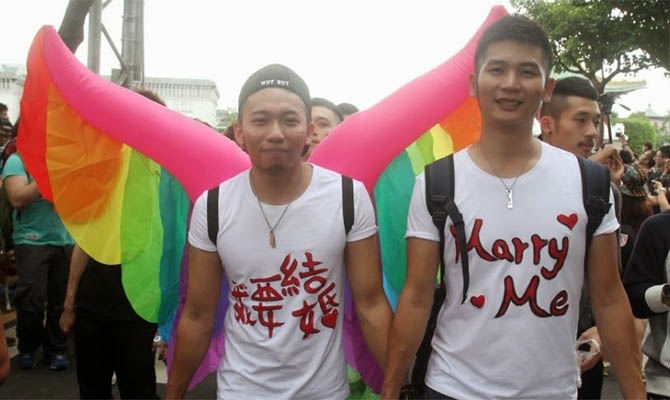 На Тайване официально разрешили однополые браки