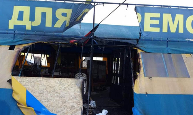 В Харькове подожгли волонтерскую палатку в центре города