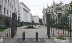 Улицу Банковую открыли для прохода людей