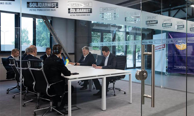 Порошенко переехал в «прозрачный» офис возле Киево-Печерской лавры