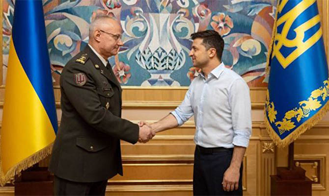 Зеленский хочет, чтобы в армии осталось «поменьше советского»