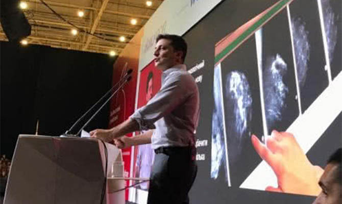 Зеленский выступил на iForum 2019, высмеяв украинских чиновников