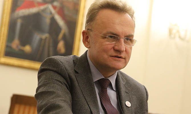 Садовой призвал Зеленского вернуть Саакашвили украинский паспорт