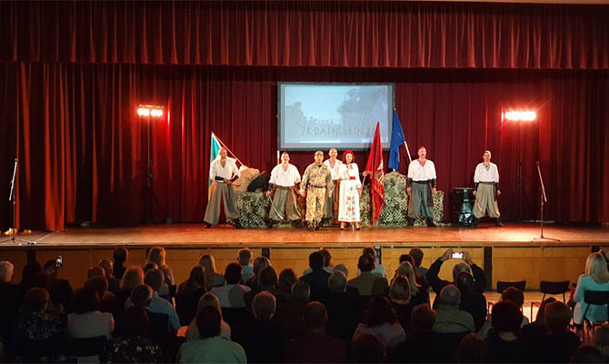 «АТО - «Ангелы тебя оберегают» - спектакль Днепровского театра имени Шевченко в Торонто поразил канадскую публику