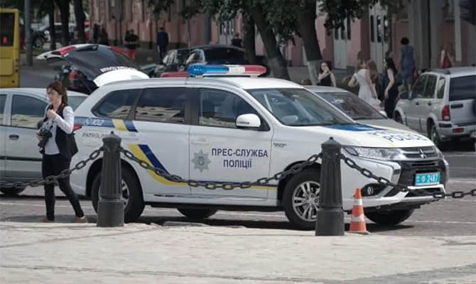 Пресс-служба Нацполиции ездит на авто с проблесковыми маячками, не имея на это права