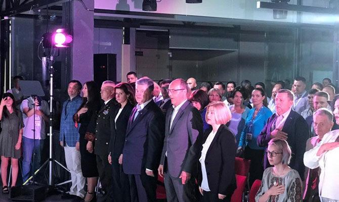 На съезд партии Порошенко прибыли министры и спикер ВР