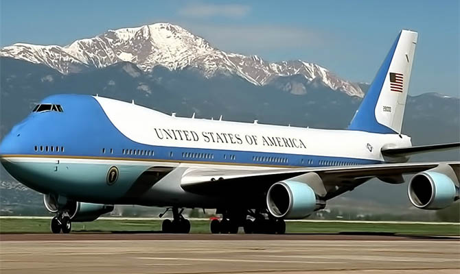 Трамп представил новый дизайн «борта №1» президента США