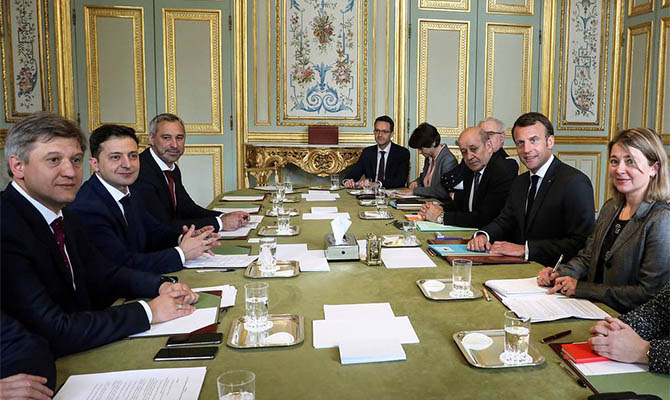 У Макрона рассказали, о чем собираются говорить с Зеленским