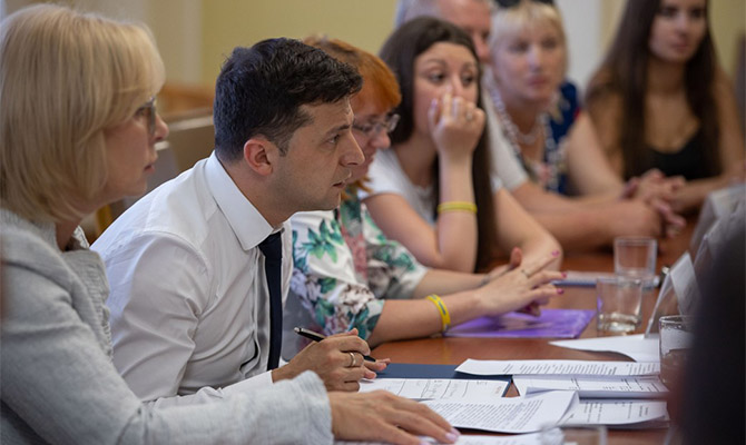 Зеленский хочет провести в сентябре инвестфорум для восстановления Донбасса