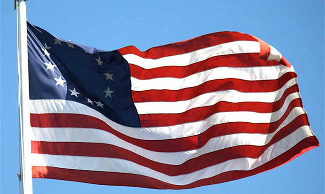 Nike прекратил продажу кроссовок с первым флагом США под давлением общественности