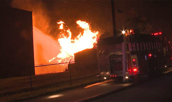 В США сгорели 45 тысяч бочек виски Jim Beam