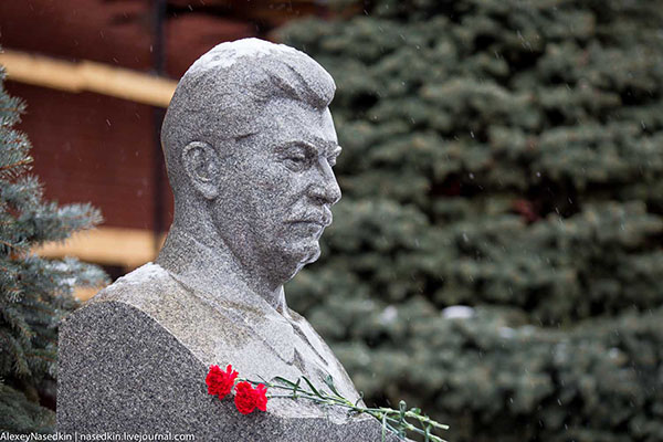 Треть украинцев считают Сталина мудрым руководителем