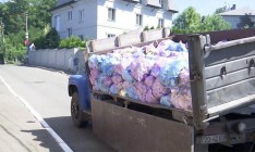 Избиратели 94 округа привезли домой к Кононенко грузовик его политического мусора