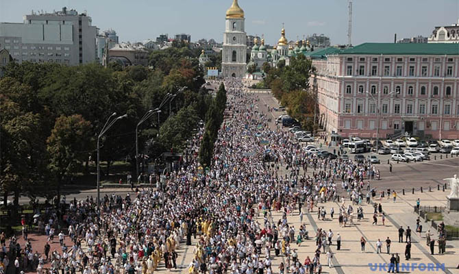 В Крестном ходе ПЦУ приняли участие около 20 тысяч человек