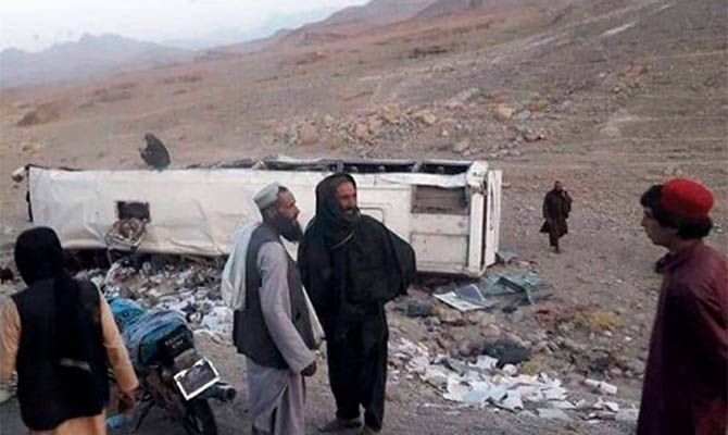 Десятки людей погибли в результате подрыва на мине автобуса в Афганистане