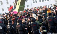 Во Франции задержали левого активиста, которого разыскивали с времен саммита G8 2001 года