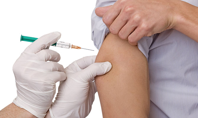 Только половина украинцев верит в эффективность вакцинации