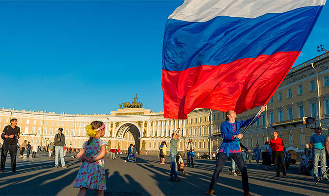 Половина россиян не знает, как выглядит флаг их страны