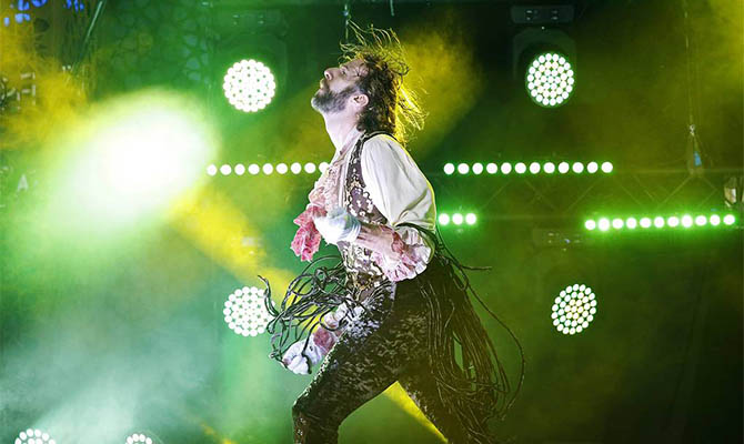 Житель США выиграл чемпионат мира по игре на воображаемой гитаре