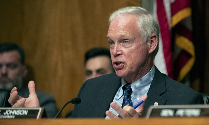 Американский сенатор сообщил об отказе в выдаче российской визы