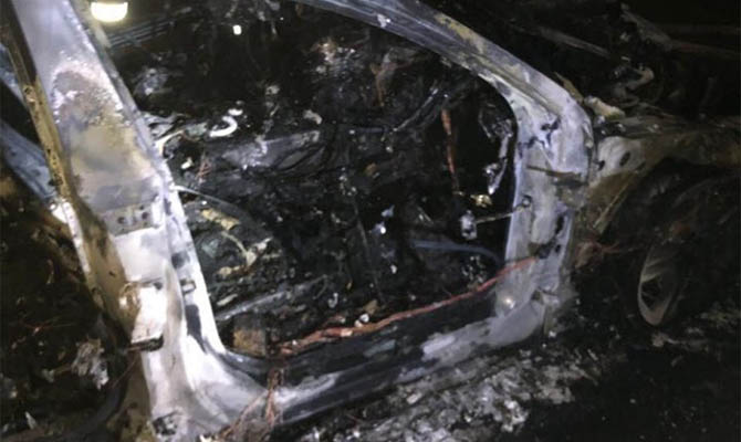 В Киеве сожгли машину невестки Гонтаревой