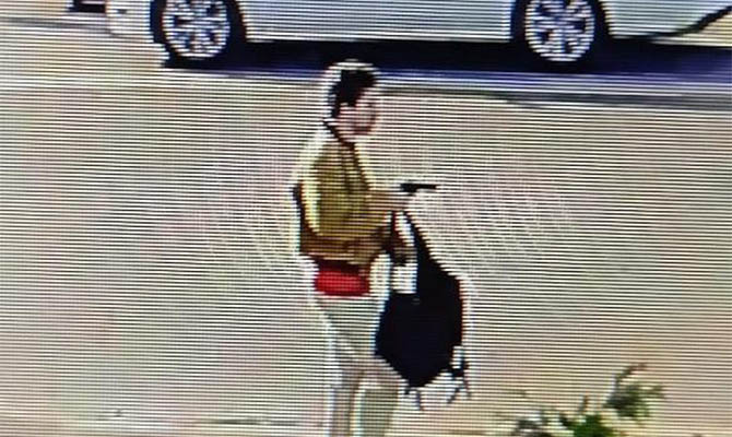 В Киеве мужчина открыл стрельбу в троллейбусе