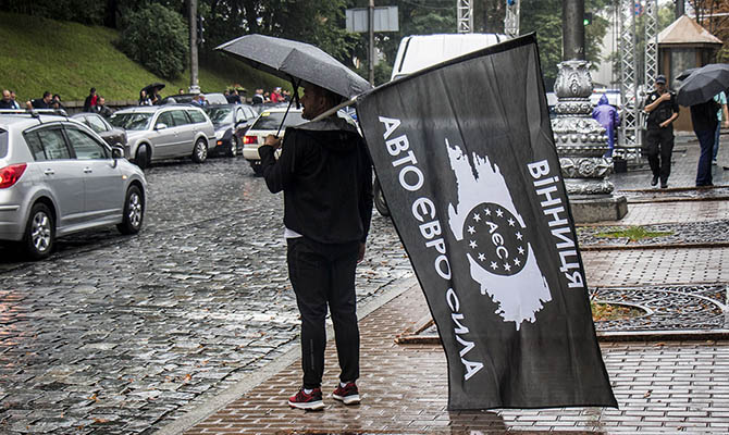 За две недели успели оштрафовать 240 владельцев «евроблях»