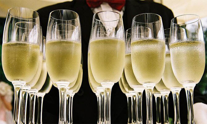 Британцы запаслись шампанским на случай «жесткого» Brexit