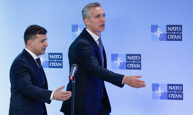 Зеленский обсуждал со Столтенбергом вступление Украины в НАТО
