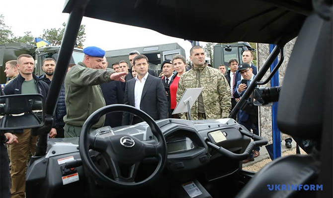 Зеленский посетил учения МВД