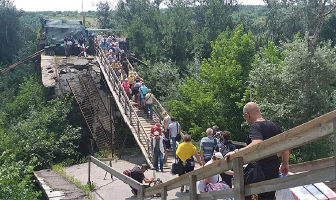 Украина готова начать восстановление разрушенного моста в Станице Луганской