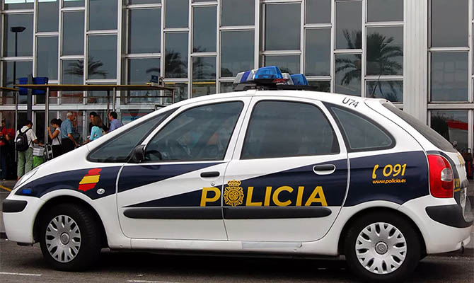 В Испании наркоторговцы спасли полицейских, упавших в воду во время погони