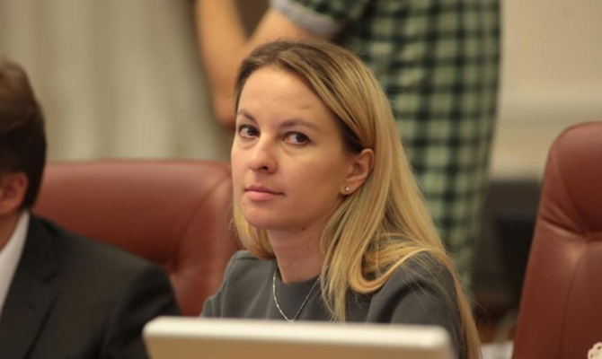 В Минсоцполитики назвали зарплату Соколовской