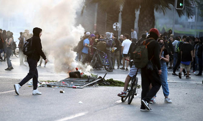 Три человека погибли в Чили в ходе протестов из-за подорожания метро