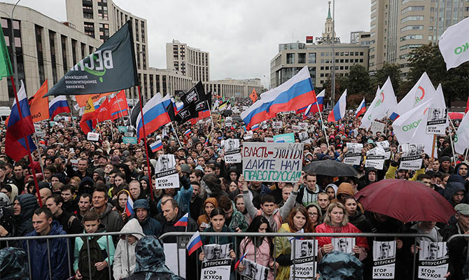 Россияне признают, что никак не влияют на события в стране