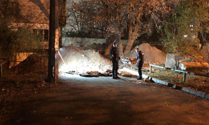 В Киеве возле Шулявского моста нашли арсенал оружия с бомбами, гранатами и минами