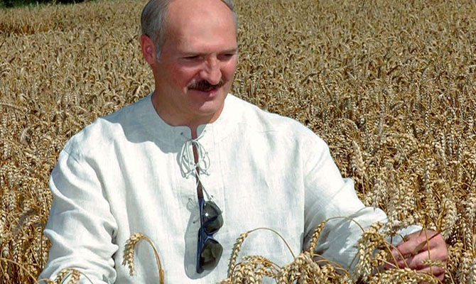 Среди всех зарубежных лидеров украинцы лучше всего относятся к Лукашенко