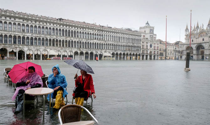 Два человека погибли из-за наводнения в Венеции