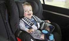 За перевозку детей без автокресла теперь будут штрафовать – Зеленский подписал закон