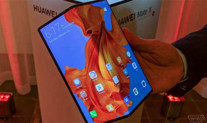 Huawei начал продажу гибкого смартфона с 5G