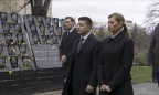 Зеленский пришел со свечками на Майдан