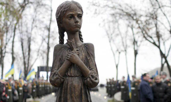 Зеленский заявил, что Украина никогда не забудет и не простит Голодомор