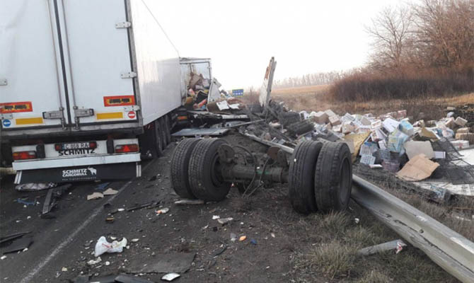 На трассе «Киев – Одесса» масштабное ДТП: столкнулись 10 машин и автобус с пассажирами