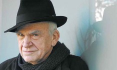 Милану Кундере вернули чешское гражданство