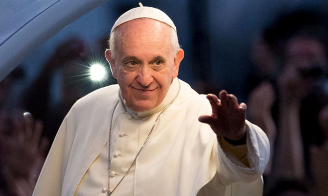 Папа Римский молится за успех переговоров в Париже