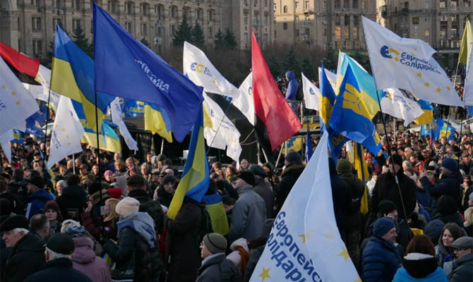 На Майдане проходит акция «Красные линии для Зеленского»