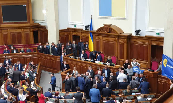 Рада продлила на год особый статус Донбасса