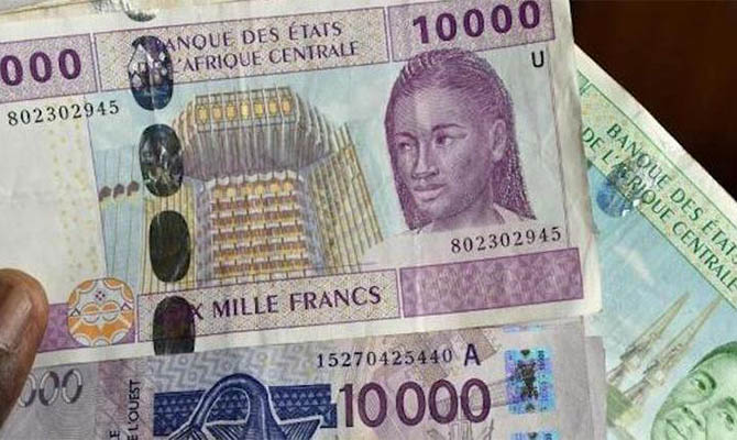 В бывших французских колониях в Африке заменят валюту