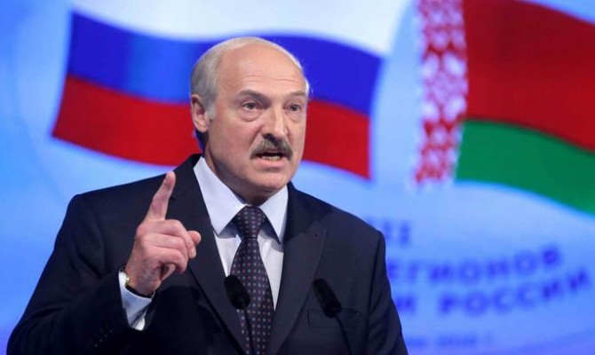 Лукашенко пожаловался, что Россия «прессует» его страну